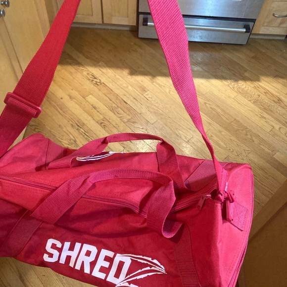 ShredZ Gym Bag - Red, progress cards and 30 day quick weight loss plan - Picture 8 of 10